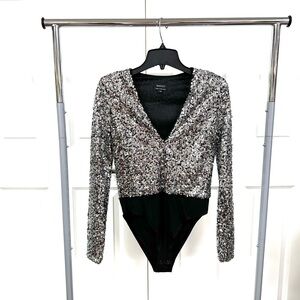 NWOT-Fitted Silver Sequin Bodysuit Top with Long Sleeves